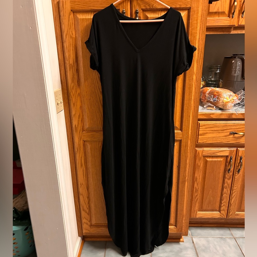 Amazon women’s black v neck short sleeve maxi dress with side slits, size medium